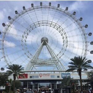 Meet your Posher, Mona